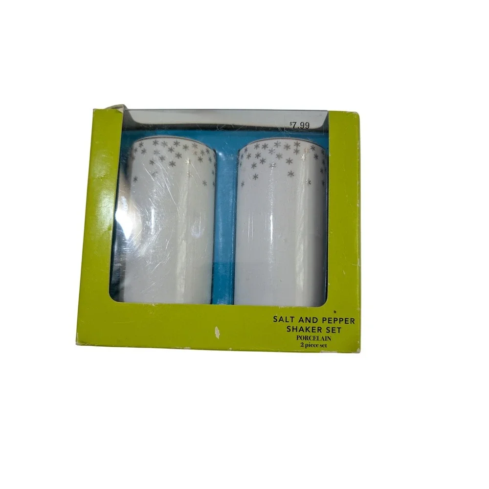 Target 2012 Porcelain Salt and Pepper Shaker Set White Silver Snowflake Holiday